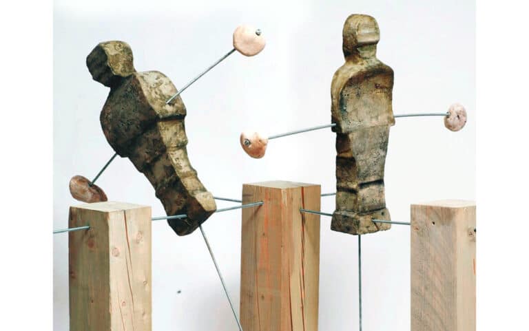 שיווי משקל, 2008, מיצב בתנועה, קלקר מצופה, עץ, ואבן, 210 על 140 ס''מ  [הוצג בתערוכת שיווי משקל בבית מאירוב, חולון]